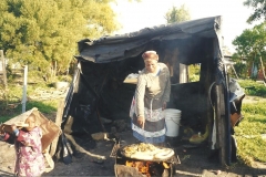Cape_Town_South_Africa-Informal_township_resident_cooks_dinner