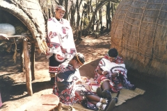 Women_beading_in_South_Africa