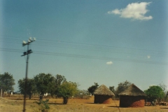 Zimbabwe-Traditional_dwellings